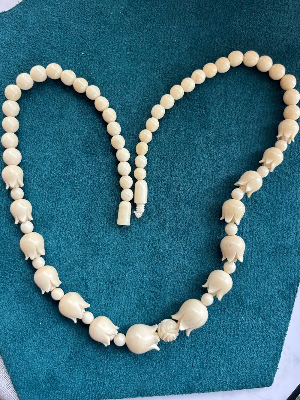 Vintage 1940's Celluloid Tulip Graduated Beads Necklace